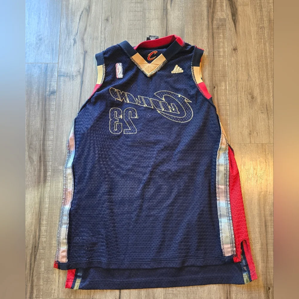 Cleveland Cavaliers Lebron Jersey XL BOY/SM MENS